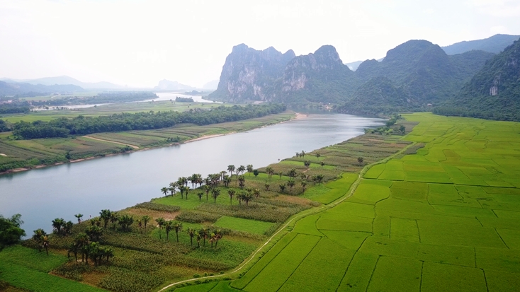 Đôi bờ sông Gianh - Tuyên Hóa.