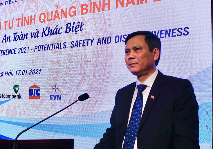 Đồng chí Trần Thắng, Phó Bí thư Tỉnh ủy, Chủ tịch UBND tỉnh phát biểu khai mạc hội nghị. 