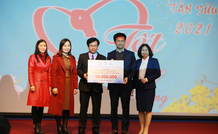 Hội đồng quản trị Hệ thống Giáo dục Chu Văn An ủng hộ quỹ “Tết sum vầy Tân Sửu 2021” của Công đoàn ngành Giáo dục Quảng Bình.