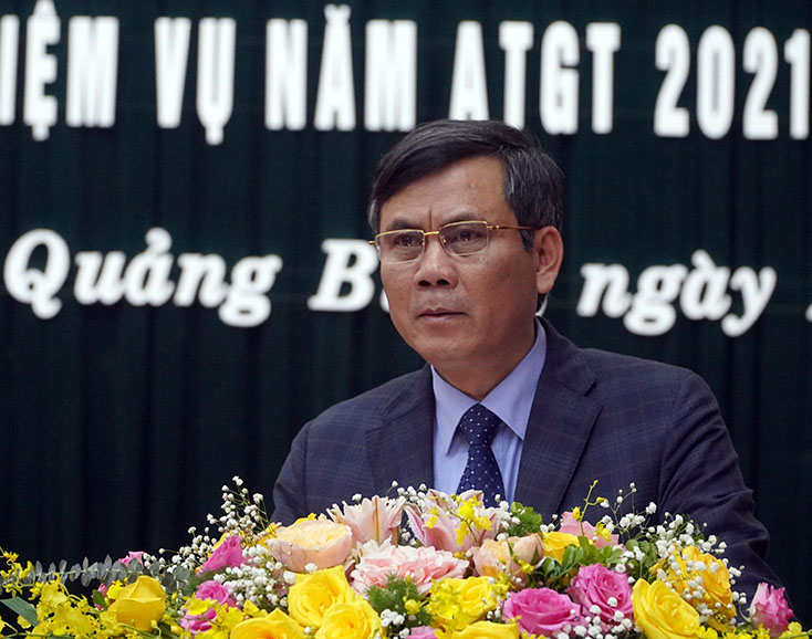 Đồng chí Trần Thắng, Phó Bí thư Tỉnh ủy, Chủ tịch UBND tỉnh, Trưởng Ban ATGT tỉnh phát biểu chỉ đạo hội nghị.