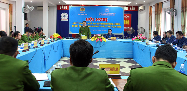 Đại tá Nguyễn Tiến Hoàng Anh, Phó Giám đốc Công an tỉnh phát biểu tại hội nghị