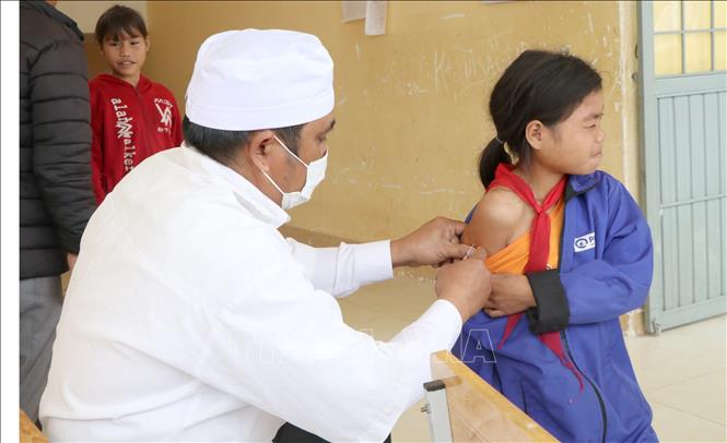 Tiêm vaccine phòng bệnh tại các khu vực Tây Nguyên. Ảnh: TTXVN