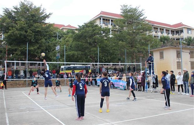  Các đội tham gia tranh tài tại Giải bóng chuyền sinh viên tỉnh Sơn La lần thứ II, năm 2021. (Ảnh: Quang Quyết/TTXVN)