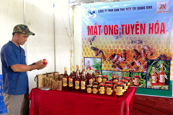 Mật ong Tuyên Hóa là một trong những sản phẩm nông nghiệp sạch tham gia sàn giao dịch TMĐT.