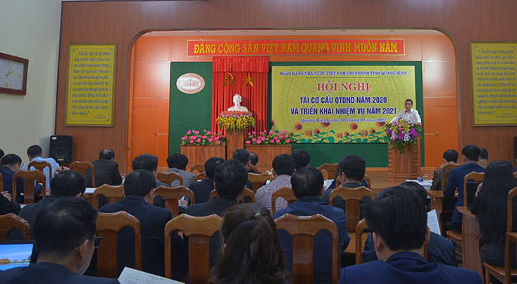 Ông Đinh Quang Hiếu, Giám đốc Ngân hàng Nhà nước-Chi nhánh Quảng Bình phát biểu kết luận hội nghị.