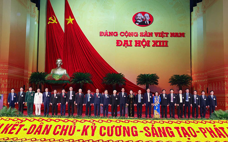 Đoàn đại biểu Đảng bộ tỉnh Quảng Bình chụp ảnh lưu niệm với các đồng chí lãnh đạo Đảng, Nhà nước.