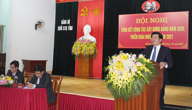 Đồng chí Trần Vũ Khiêm, Trưởng ban Tổ chức Tỉnh ủy phát biểu chỉ đạo tại hội nghị.