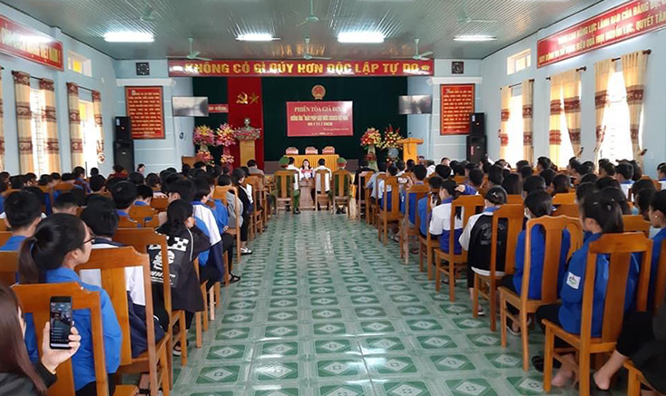 Một phiên tòa giả định được tổ chức tại thị trấn Hoàn Lão, huyện Bố Trạch nhằm tuyên truyền pháp luật về tội phạm ma túy cho học sinh bậc THPT.