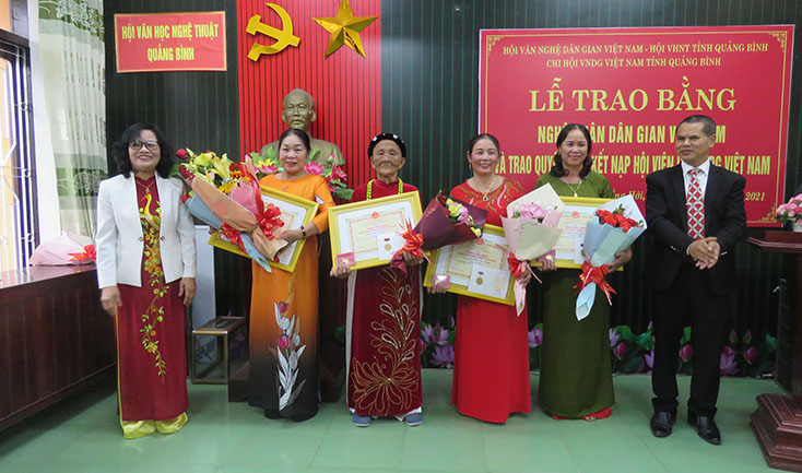 Các nghệ nhân vinh dự được nhận bằng công nhận Nghệ nhân dân gian Việt Nam