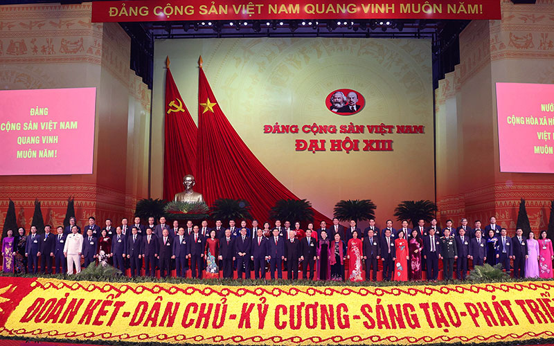 Các đồng chí lãnh đạo Đảng, Nhà nước với Đoàn đại biểu Đảng bộ TP Hà Nội. Ảnh: THỐNG NHẤT (TTXVN)