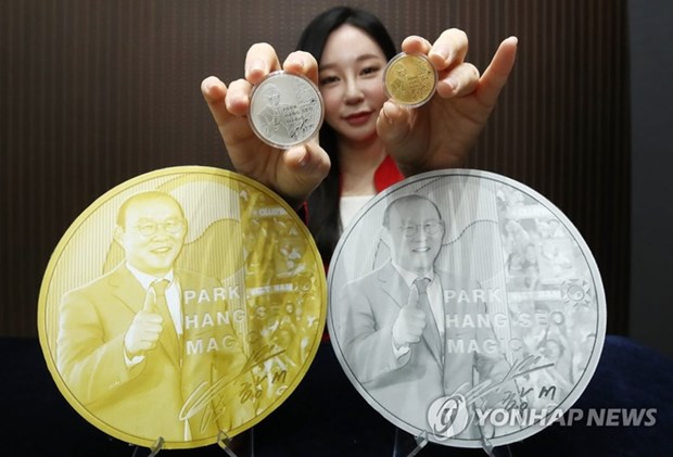 Huy chương kỷ niệm Huấn luyện viên Park Hang-seo (Ảnh: Yonhap.)