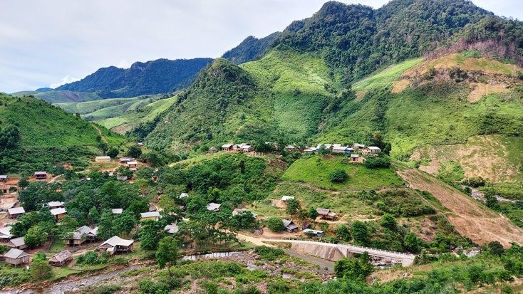 Bản làng của người Khùa, người Mày ở biên giới Việt Lào. 