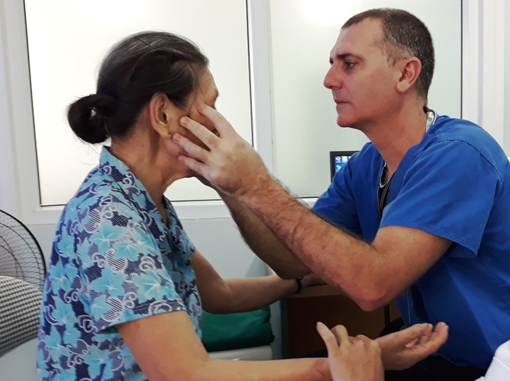 Các bác sỹ Cuba rất chú trọng đến việc khám lâm sàng cho người dân, hạn chế chỉ định sử dụng dịch vụ kỹ thuật.
