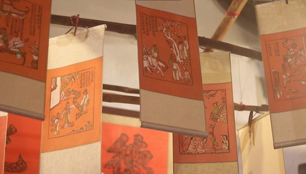  Tranh Kim Hoàng treo trưng bày tại nhà cổ 28 Hàng Buồm. (Ảnh: Minh Anh)