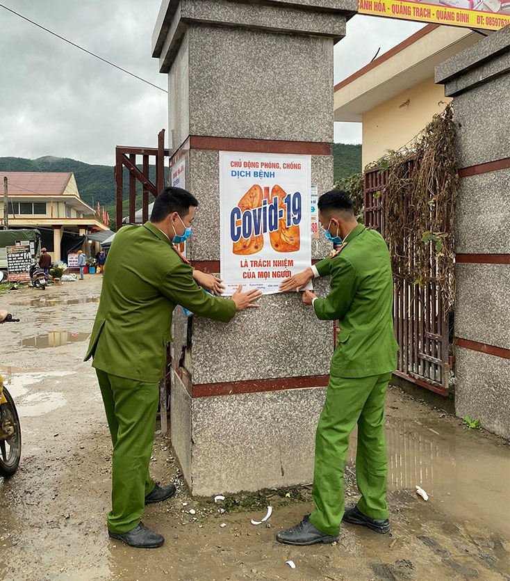 Lực lượng chức năng tăng cường công tác tuyên truyền phòng chống dịch bệnh Covid-19 dịp Tết Nguyên đán