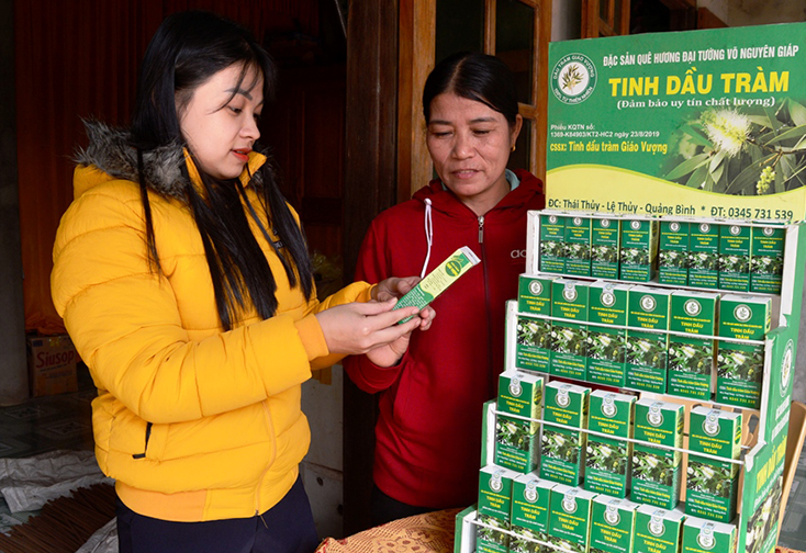 Sản phẩm tinh dầu tràm Giáo Vượng đã có mẫu mã, bao bì, nhãn mác bắt mắt.