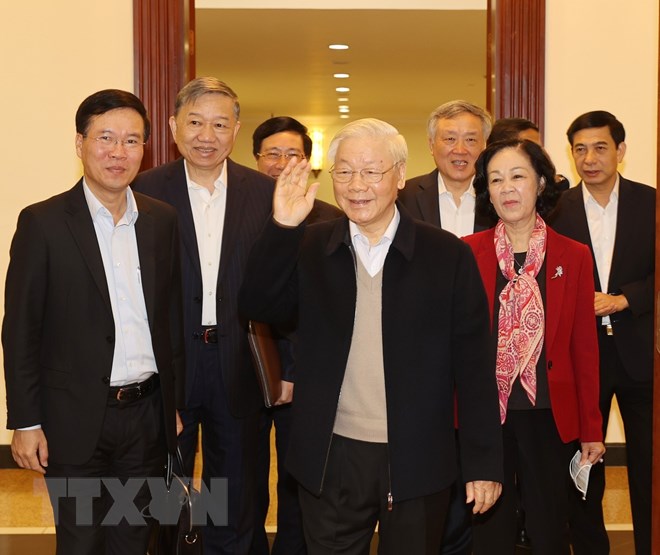 Tổng Bí thư, Chủ tịch nước Nguyễn Phú Trọng và các đồng chí Bộ Chính trị, Ban Bí thư đến dự phiên họp.(Ảnh: Trí Dũng/TTXVN)