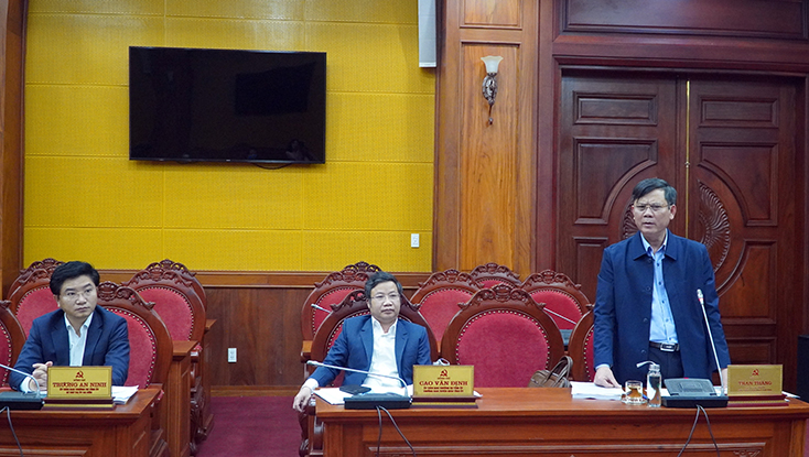Đồng chí Trần Thắng, Phó Bí thư Tỉnh ủy, Chủ tịch UBND tỉnh, Chủ tịch UBBC tỉnh phát biểu tại hội nghị.