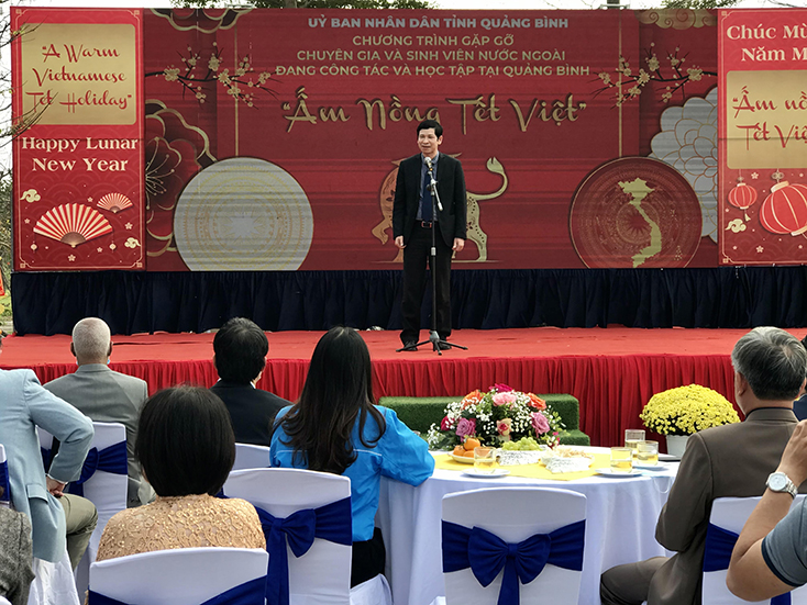 Đồng chí Phó Chủ tịch UBND tỉnh Hồ An Phong phát biểu tại chương trình giao lưu.