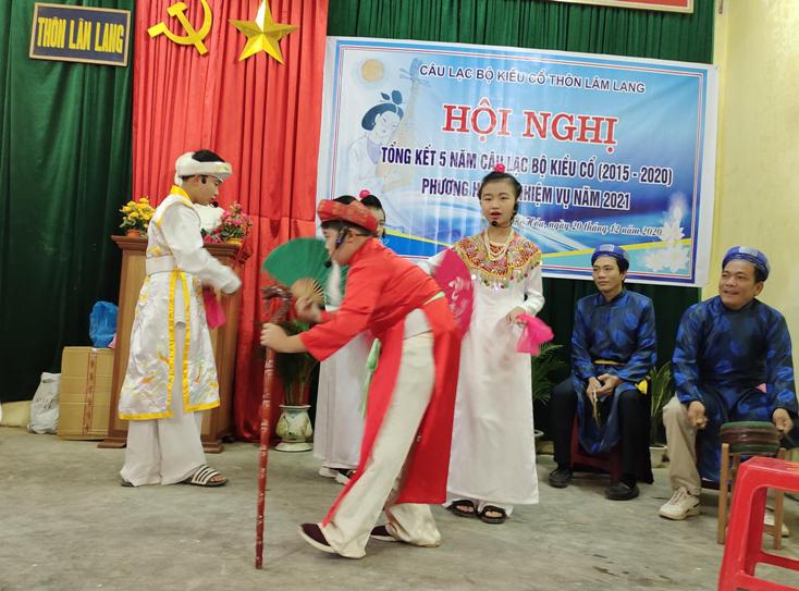 Một tiết mục do các em thiếu nhi trình diễn tại hội nghị tổng kết 5 năm CLB Kiều cổ thôn Lâm Lang (2015-2020).