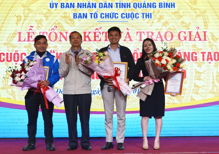 Tác giả của sản phẩm “cơm nếp cháy chà bông Mẹ Thỏ” nhận giải ba tại lễ trao giải cuộc thi “Khởi nghiệp đổi mới sáng tạo” tỉnh Quảng Bình năm 2020. 