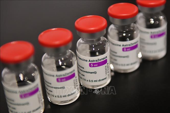 Vaccine ngừa COVID-19 của hãng dược phẩm Astra Zeneca. Ảnh: PAP/TTXVN