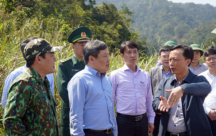 Đồng chí Bí thư Tỉnh ủy Vũ Đại Thắng kiểm tra tại Khu dự trữ thiên nhiên Động Châu - Khe Nước Trong.