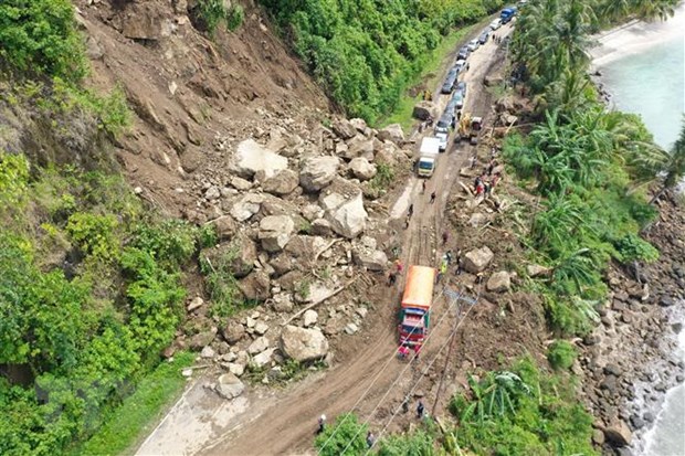  Hiện trường một vụ lở đất tại Majene, Tây Sulawesi, Indonesia, ngày 19-1-2021. (Ảnh: AFP/ TTXVN)