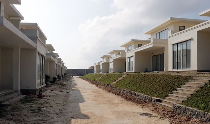 Khách sạn Wyndham Quang Binh Golf & Beach Resort đang dần hoàn thiện các hạng mục để chuẩn bị hoạt động vào tháng 6-2021. 