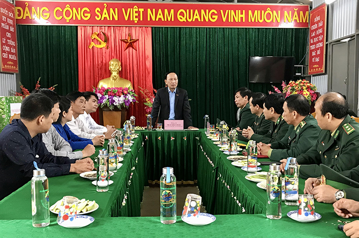 Đồng chí Trần Hải Châu phát biểu tại buổi làm việc với ĐBP CKQTCL.