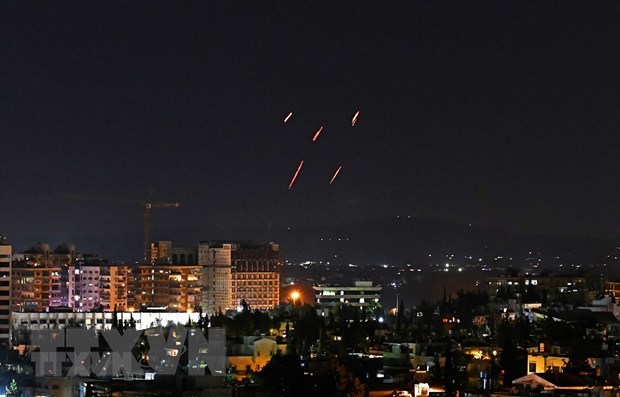 Hệ thống phòng không Syria đánh chặn tên lửa của Israel tại thủ đô Damascus (Ảnh: AFP/TTXVN)