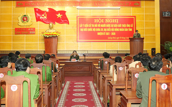 Đồng chí đại tá Bùi Quang Thanh, Phó Giám đốc Công an tỉnh chủ trì hội nghị lấy ý kiến cử tri đối với người dự kiến giới thiệu ứng cử đại biểu Quốc hội khóa XV.
