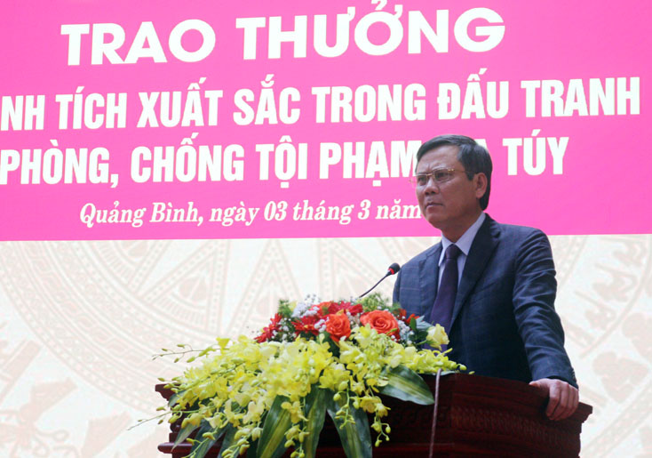 Đồng chí Trần Thắng, Phó Bí thư Tỉnh ủy, Chủ tịch UBND tỉnh ghi nhận và biểu dương Bộ Chỉ huy BĐBP tỉnh và Ban Chuyên án QB-221.