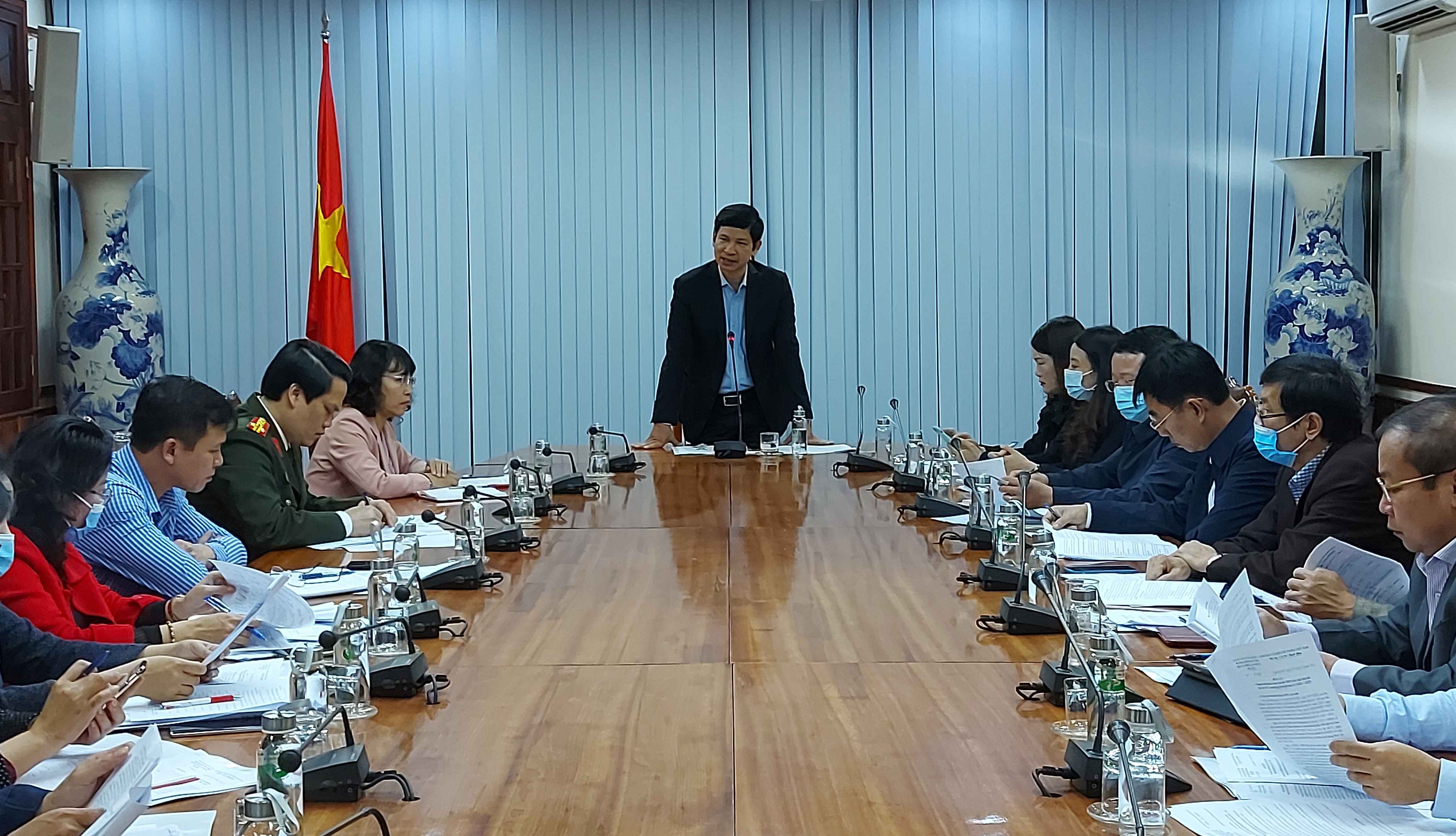 Đồng chí Phó Chủ tịch UBND tỉnh Hồ An Phong phát biểu kết luận cuộc họp.