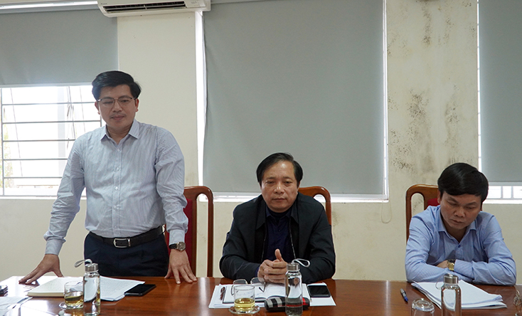 Đồng chí Trần Vũ Khiêm, Ủy viên Ban Thường vụ, Trưởng ban Tổ chức Tỉnh ủy phát biểu tại buổi làm việc.
