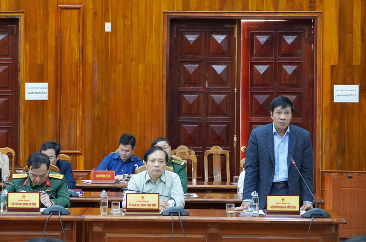 Đồng chí Nguyễn Công Huấn-Ủy viên Ban Thường vụ Tỉnh ủy, Phó Chủ tịch Thường trực HĐND tỉnh phát biểu về việc cần chuẩn bị các nội dung cho kỳ họp HĐND sắp tới sao cho có hiệu quả nhất.