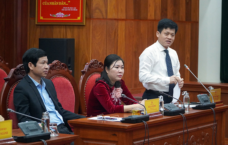 Đồng chí Lê Văn Bảo, Ủy viên Ban Thường vụ, Trưởng ban Dân vận Tỉnh ủy phát biểu tại buổi gặp mặt.  