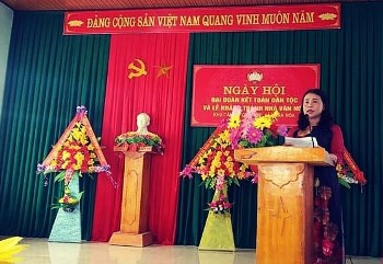 Không chỉ nuôi dạy con cái chăm ngoan, học giỏi, chị Đinh Thị Thủy còn tích cực tham gia công tác xã hội.
