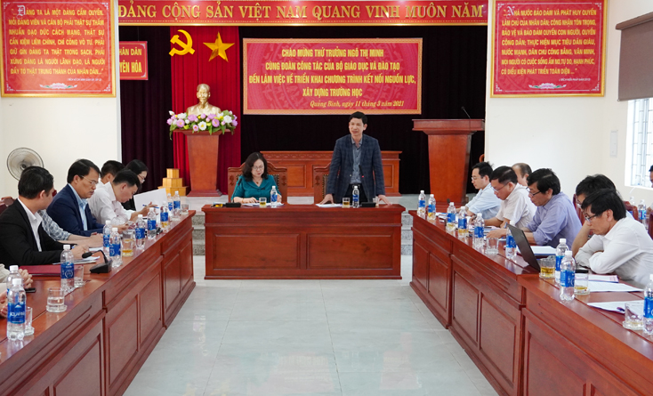 Đồng chí Phó Chủ tịch UBND tỉnh Hồ An Phong phát biểu tại cuộc làm việc của đoàn công tác Bộ GD-ĐT tại UBND huyện Tuyên Hóa.