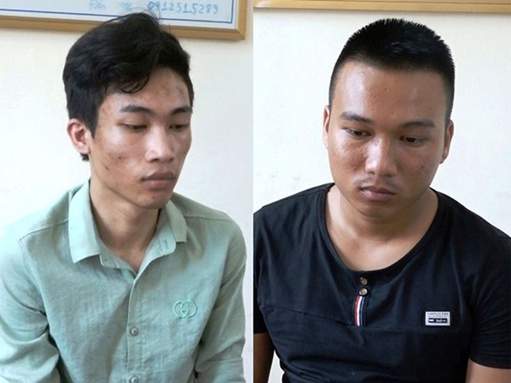 Hai đối tượng Nguyễn Lâm Thế Vinh và Lê Anh Huy bị Công an Quảng Bình phát hiện, bắt giữ vì dùng mạng xã hội để lừa đảo chiếm đoạt tài sản.