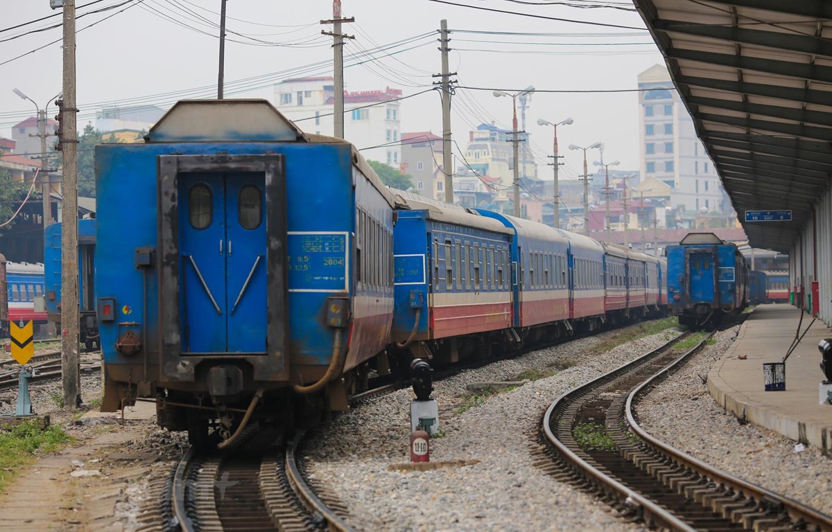 Đoàn tàu xuất phát tại ga Hà Nội. (Ảnh: Minh Sơn/Vietnam+)