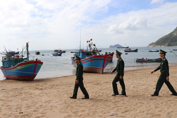 Các chiến sỹ Đồn Biên phòng Cửa khẩu Cảng Vũng Rô tuần tra tuyến biên giới biển. (Ảnh: Phạm Cường/TTXVN)