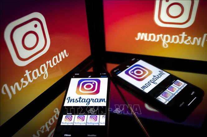  Biểu tượng của Instagram trên màn hình máy tính bảng và điện thoại tại Toulouse, Pháp. Ảnh: AFP/TTXVN