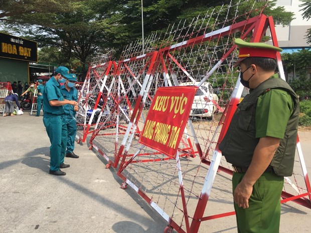  Phong tỏa khu vực chung cư Ehome 4, đường Vĩnh Phú 41, khu phố Hòa Long, phường Vĩnh Phú, thành phố Thuận An, tỉnh Bình Dương. (Ảnh: TTXVN)