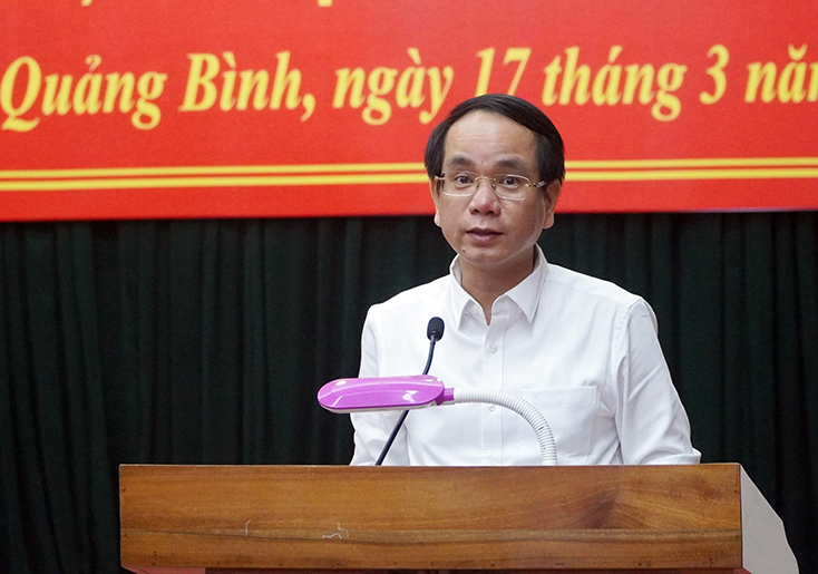 Đồng chí Phó Chủ tich UBND tỉnh Phan Mạnh Hùng phát biểu chỉ đạo hội nghị.