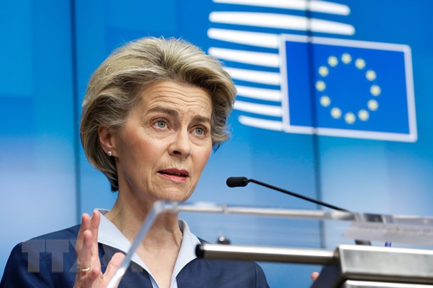 Chủ tịch Ủy ban châu Âu (EC) Ursula von der Leyen phát biểu trong cuộc họp báo ở Brussels, Bỉ ngày 27/2/2021. (Ảnh: THX/TTXVN)