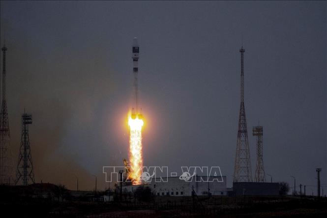 Tên lửa đẩy Soyuz-2.1a của Nga mang theo 38 vệ tinh của 18 quốc gia rời khỏi Sân bay vũ trụ Baikonur ngày 22-3-2021. Ảnh: AFP/TTXVN