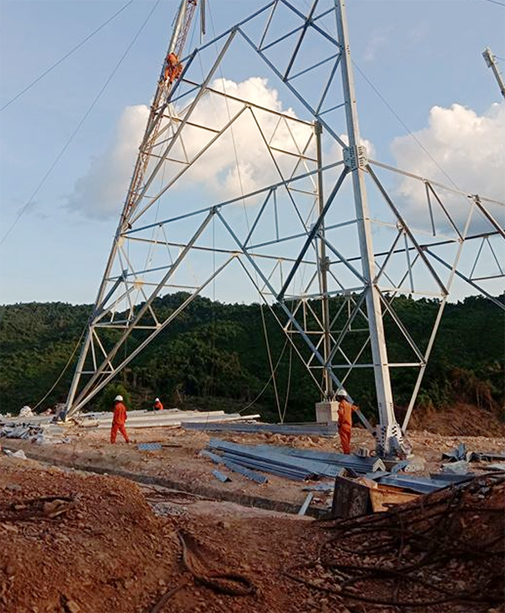 Tiến độ thi công dự án đường dây 500kV mạch 3 tại tỉnh Quảng Bình đang bị chậm do vướng vấn đề bồi thường GPMB và việc người dân cản trở thi công.