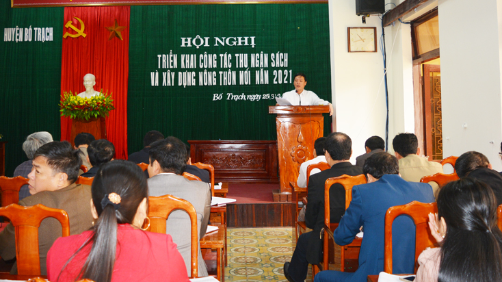 Chủ tịch UBND huyện Bố Trạch Nguyễn Ngọc Tuấn kết luận tại hội nghị triển khai công tác thu ngân sách và XD NTM năm 2021.