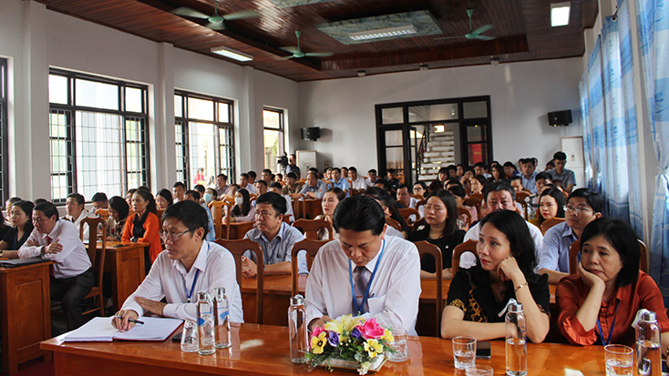 Các đại biểu, học viên tham dự lễ khai giảng.